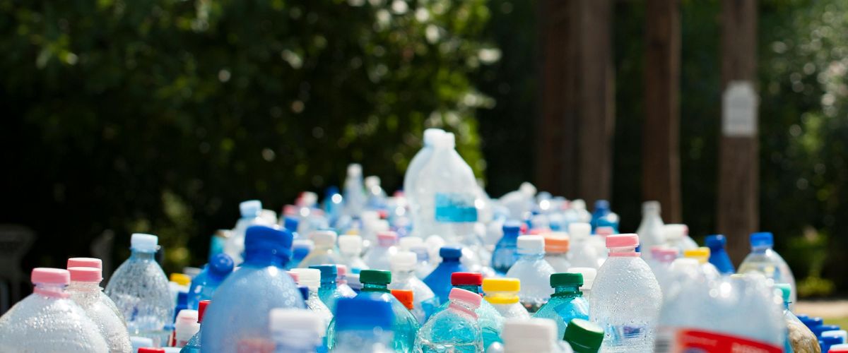 pollution bouteilles plastique dans la nature